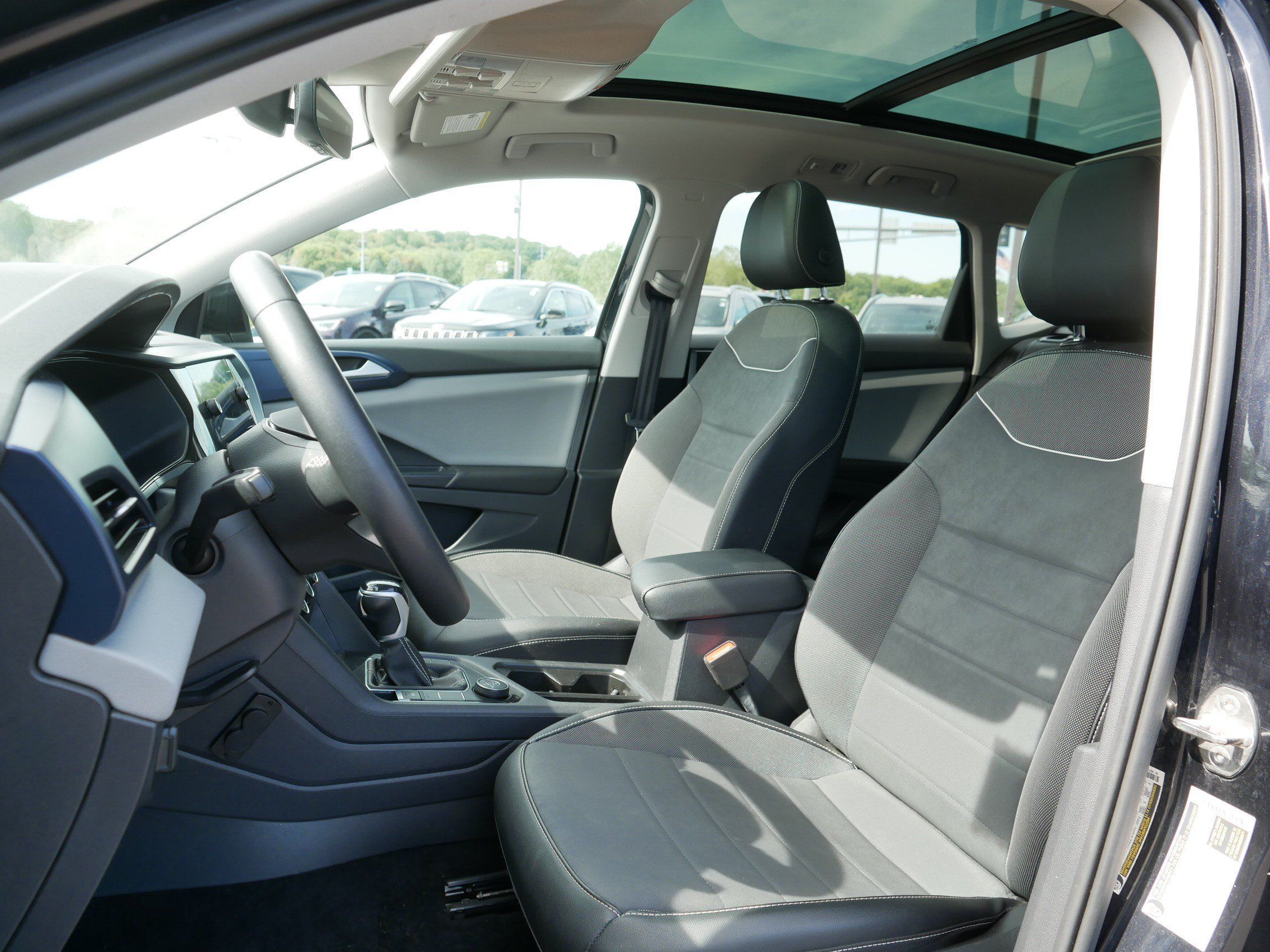 Used 2023 Volkswagen Taos SE w/ Panoramic Sunroof Package AWD/4WD image 14