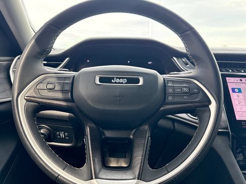 Used 2023 Jeep Grand Cherokee Limited AWD/4WD image 15