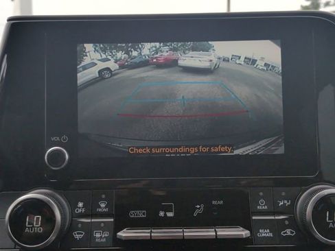 Used 2023 Toyota Highlander L FWD image 25
