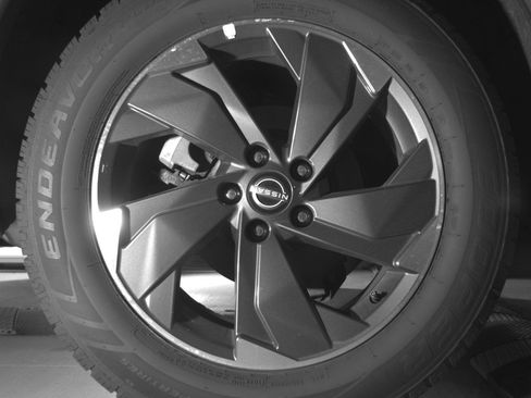 Used 2025 Nissan Rogue SV FWD image 15