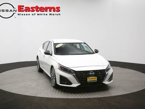 Used 2025 Nissan Altima 2.5 SV FWD image 41