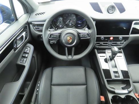 Used 2025 Porsche Macan AWD/4WD image 13