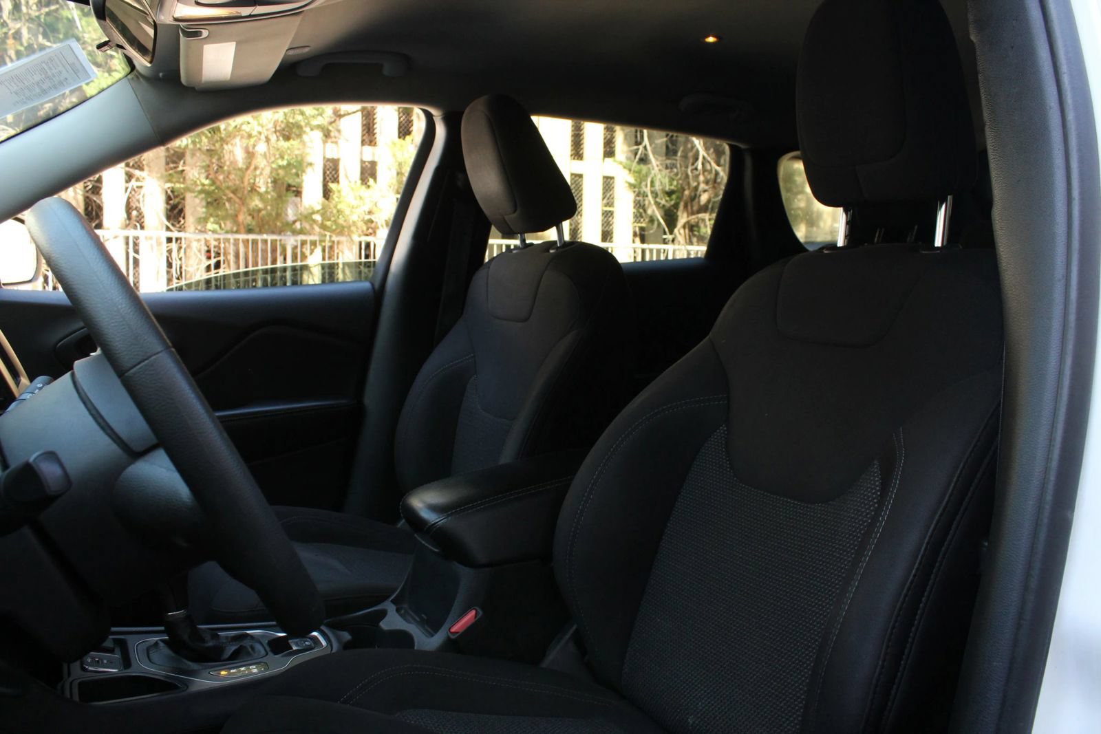 Used 2020 Jeep Cherokee Latitude FWD image 15