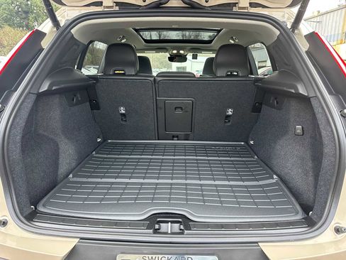 Used 2025 Volvo XC40 B5 Ultra w/ Climate Package image 14