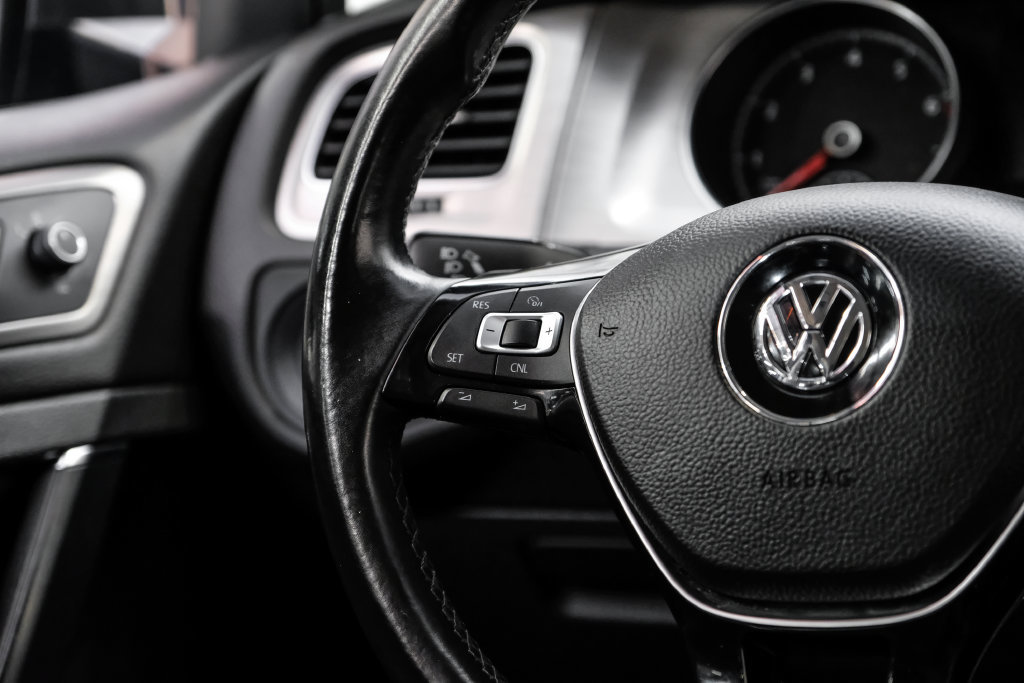 Used 2015 Volkswagen Golf S FWD image 17