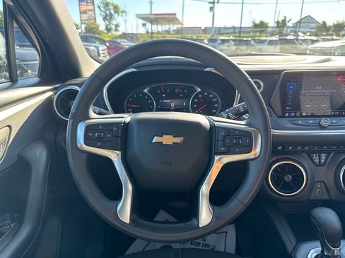 Used 2022 Chevrolet Blazer LT FWD image 19