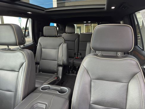 Used 2021 Chevrolet Tahoe Premier w/ Premium Package image 13