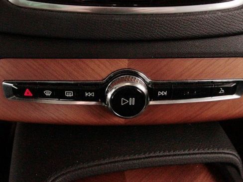 Used 2022 Volvo XC90 T6 Momentum w/ Advanced Package image 38