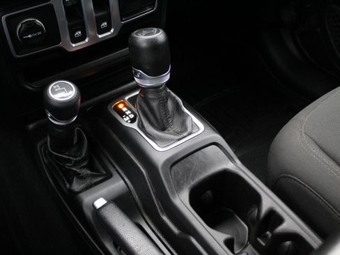 Used 2018 Jeep Wrangler Sport image 30