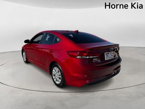 Used 2017 Hyundai Elantra SE image 5