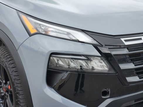 Used 2025 Nissan Rogue SV image 10