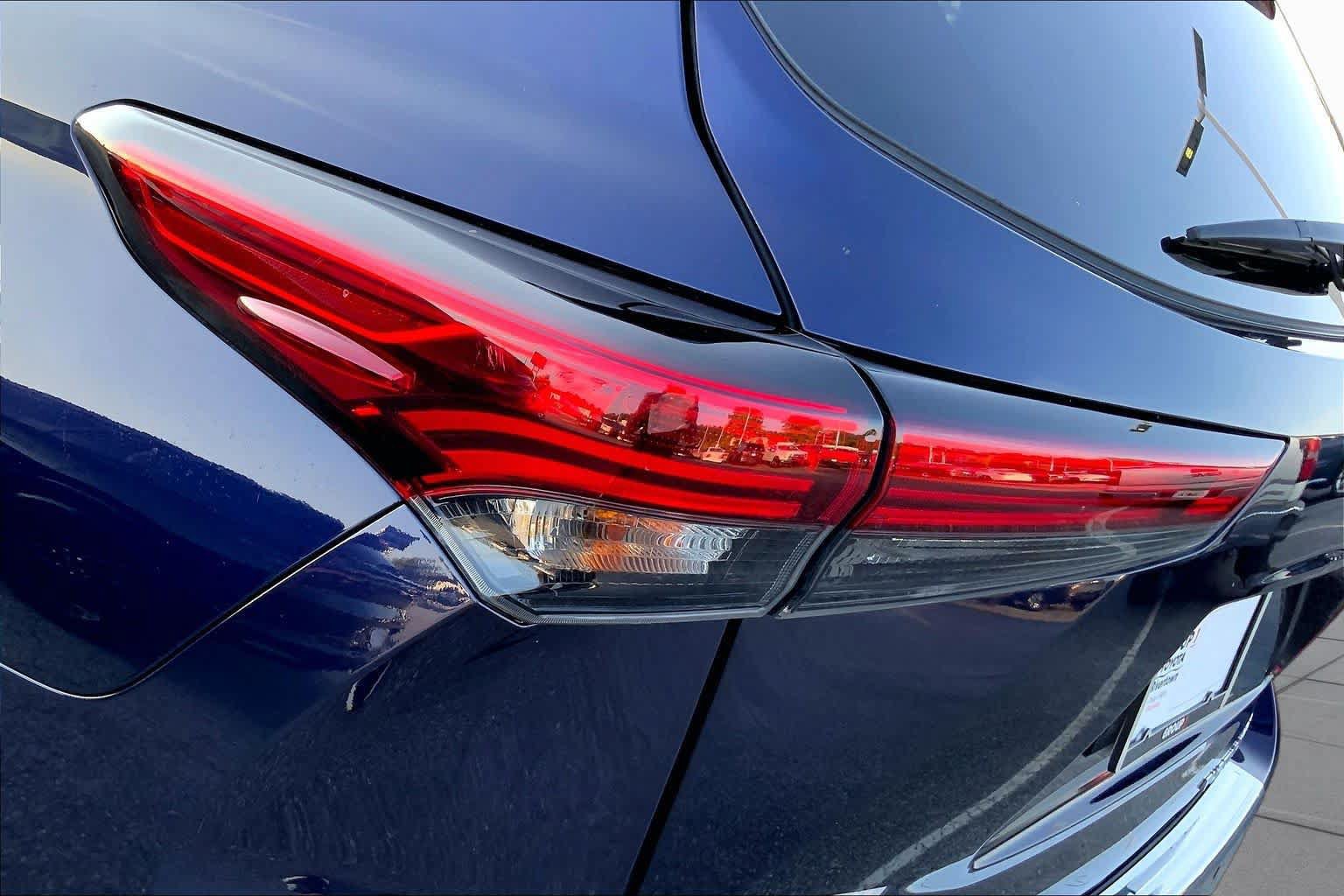 Used 2022 Toyota Highlander Platinum AWD/4WD image 25