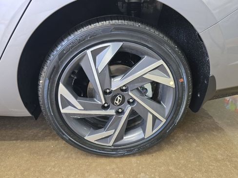 New 2026 Hyundai Elantra Limited FWD image 34