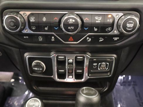 Used 2020 Jeep Wrangler Unlimited Sahara AWD/4WD image 11