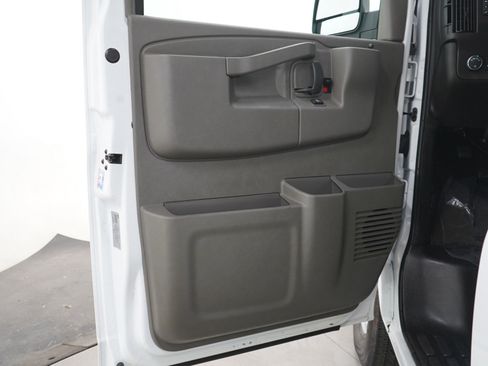 Used 2025 Chevrolet Express 3500 LT w/ LT Preferred Equipment Group RWD image 17