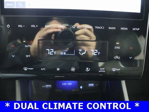 Certified 2024 Hyundai Santa Cruz Limited image 15