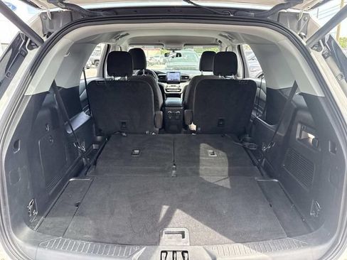 Used 2022 Ford Explorer XLT AWD/4WD image 9