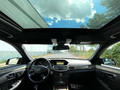 Used 2010 Mercedes-Benz E 350 4MATIC Sedan image 24