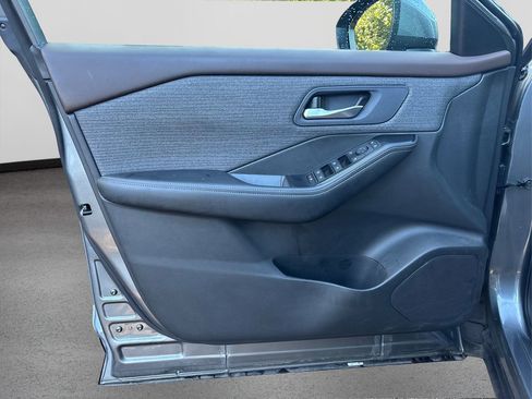 Used 2023 Nissan Rogue SV image 21