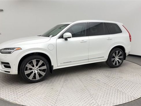 Certified 2024 Volvo XC90 T8 Ultimate w/ Protection Package Premier image 6
