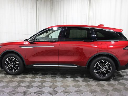 Used 2025 Lincoln Nautilus Premier AWD/4WD image 33
