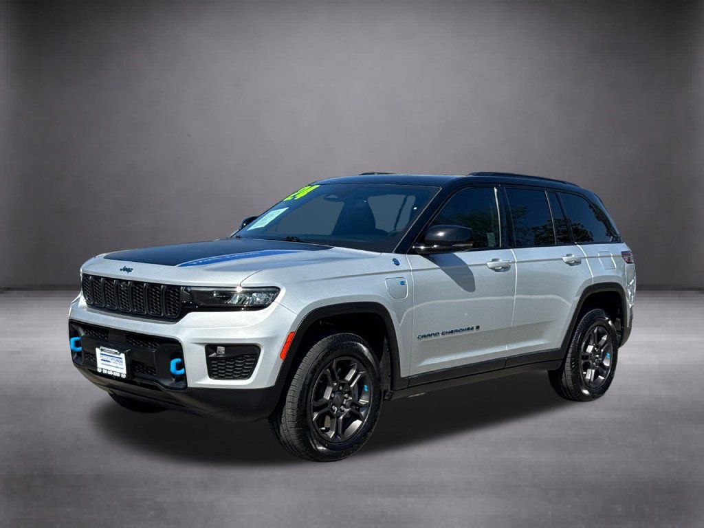 Used 2024 Jeep Grand Cherokee Trailhawk AWD/4WD image 4