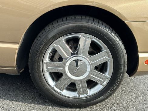 Used 2005 Ford Thunderbird RWD image 10