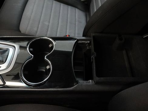 Used 2018 Ford Edge SE image 25