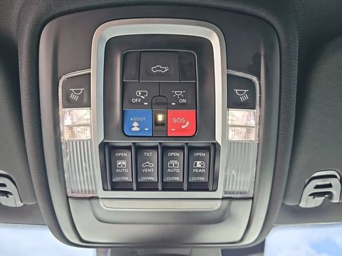 Used 2023 RAM 1500 Laramie RWD image 32