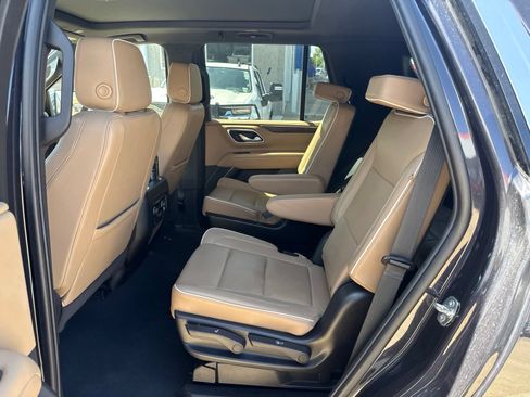 Used 2024 Chevrolet Tahoe Premier w/ Premium Package AWD/4WD image 9