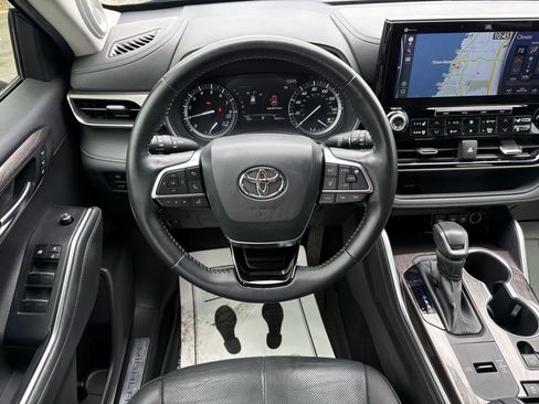 Used 2020 Toyota Highlander Limited image 18