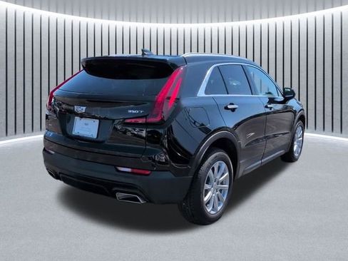 Used 2023 Cadillac XT4 Luxury w/ Cold Weather Package AWD/4WD image 3