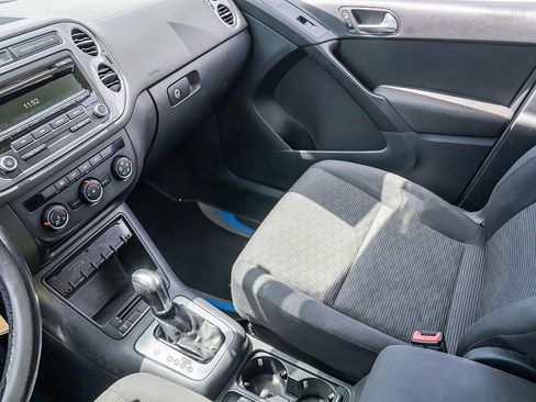 Used 2013 Volkswagen Tiguan S image 25