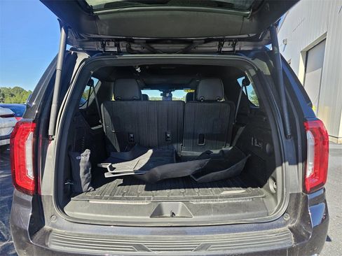Used 2023 GMC Yukon XL Denali image 10