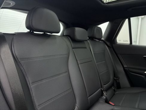 Used 2026 Mercedes-Benz GLC 300 4MATIC image 26