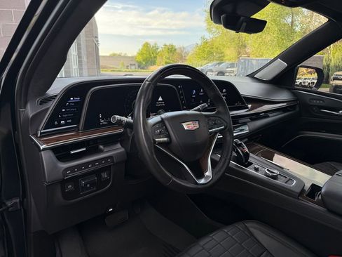Used 2022 Cadillac Escalade Sport Platinum AWD/4WD image 34