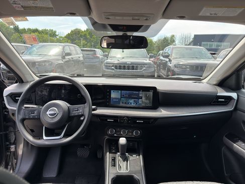 Certified 2025 Nissan Kicks SV AWD/4WD image 28