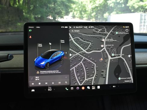 Used 2022 Tesla Model 3 Long Range AWD/4WD image 23