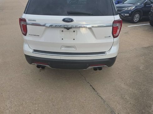 Used 2018 Ford Explorer Platinum AWD/4WD image 4