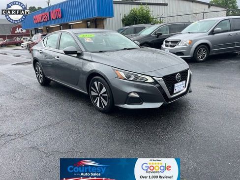 Used 2021 Nissan Altima 2.5 SV image 1