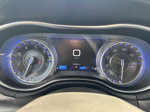 Used 2018 Chrysler 300 Touring image 22