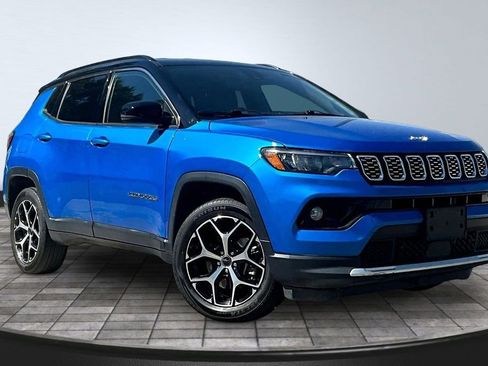 Used 2025 Jeep Compass Limited AWD/4WD image 3