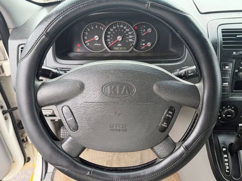 Used 2005 Kia Sedona LX FWD image 15