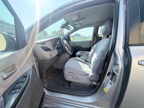 Used 2020 Toyota Sienna LE FWD image 10