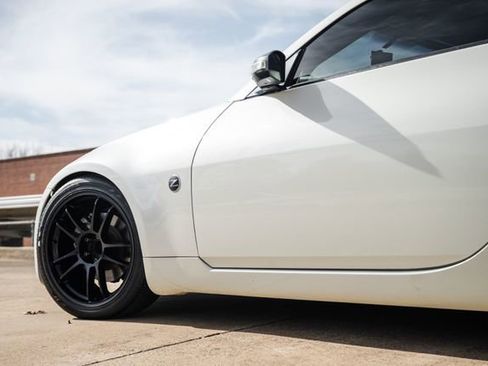 Used 2006 Nissan 350Z Coupe w/ (N93) Cargo Convenience Pkg image 26