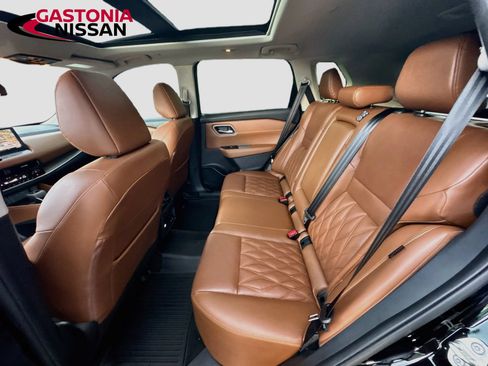 Used 2025 Nissan Rogue Platinum w/ Platinum Premium Package FWD image 31