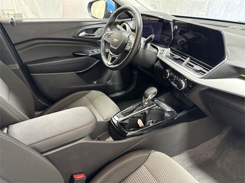 Certified 2025 Chevrolet Trax LT w/ Driver Confidence Package image 26
