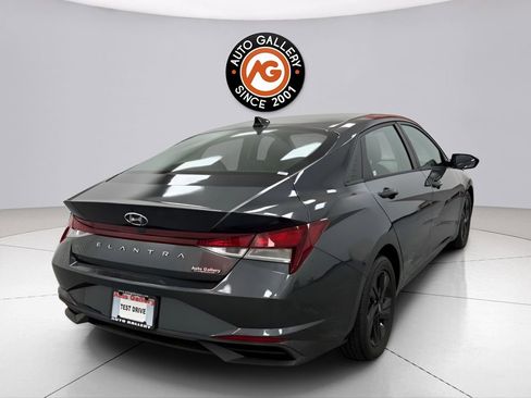 Used 2021 Hyundai Elantra SEL FWD image 3