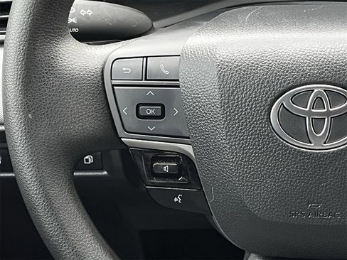 Used 2025 Toyota Camry LE image 12