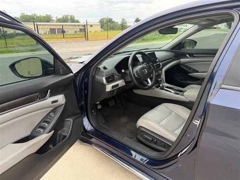 Used 2018 Honda Accord Touring image 13